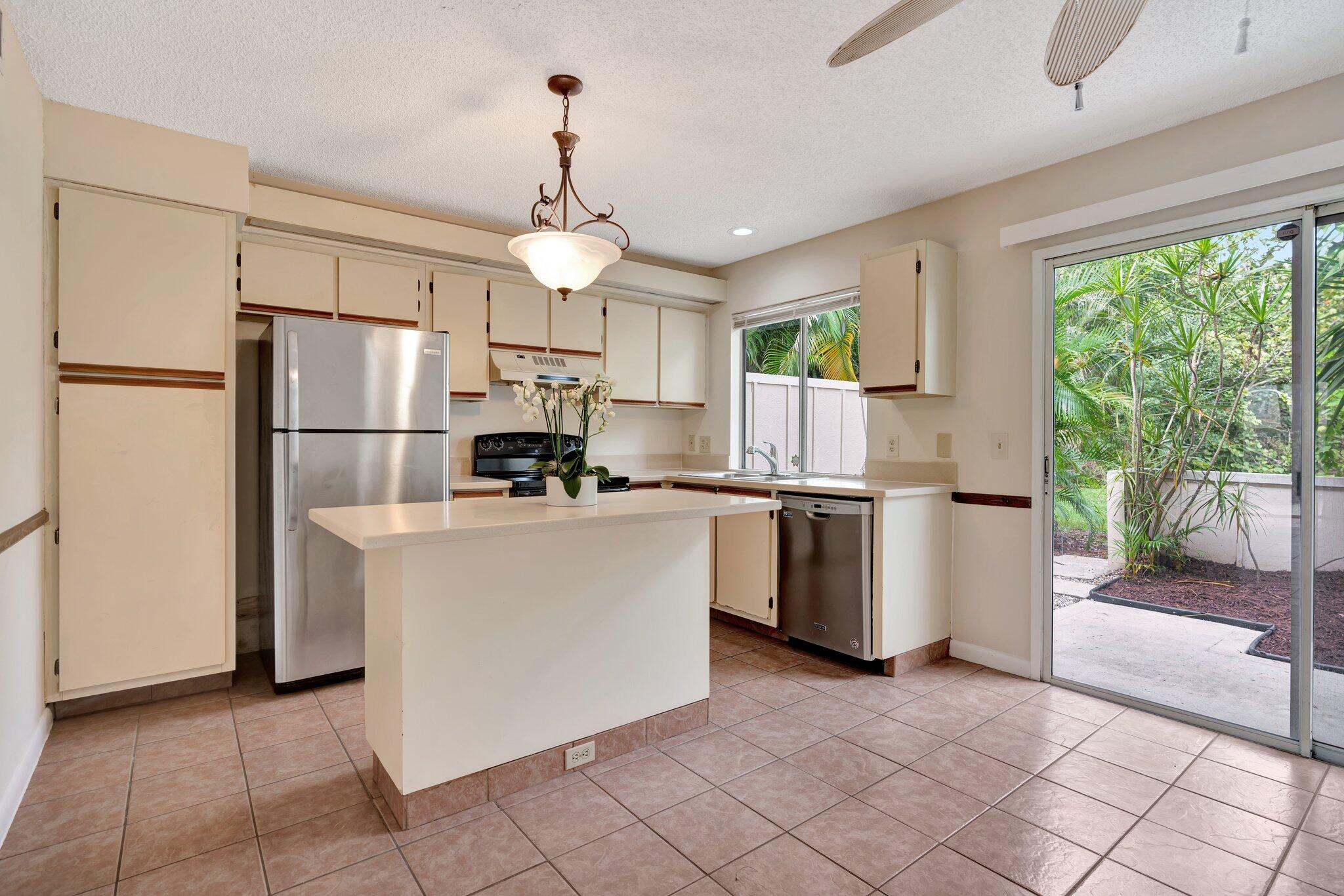 6327 Riverwalk Lane, Unit 4 Jupiter, FL 33458 - Photo 2 of 23 Kitchen