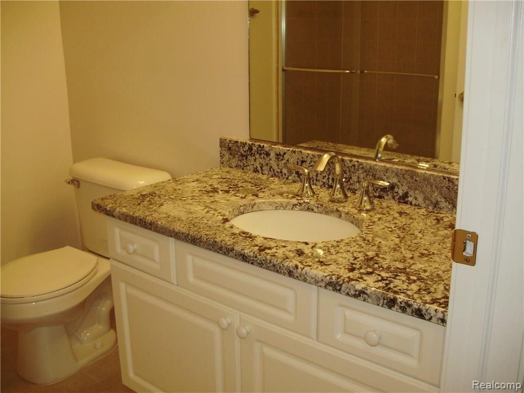 3548 Oakmonte Boulevard, Unit 104 Rochester, MI 48306 - Photo 11 of 20 P4220791.JPG