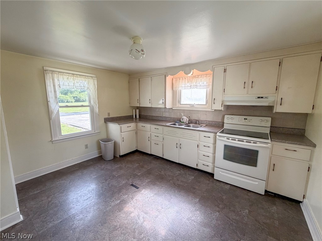 4453 Herner County Line Road Southington, OH 44470 - Photo 7 of 24