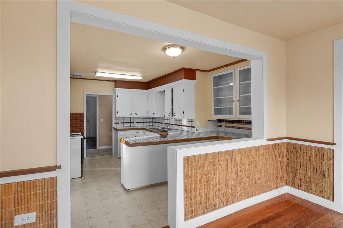 202 Pleasant View Talent, OR 97540 - Photo 23 of 65 Dining thorugh Kitchen