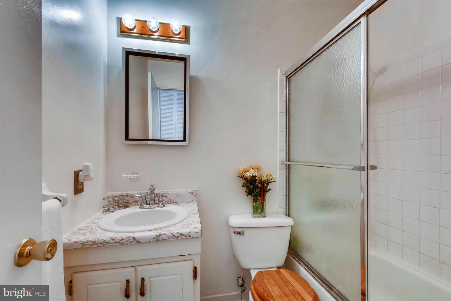 9016 Transoms Road Baltimore, MD 21236 - Photo 23 of 28 Bath