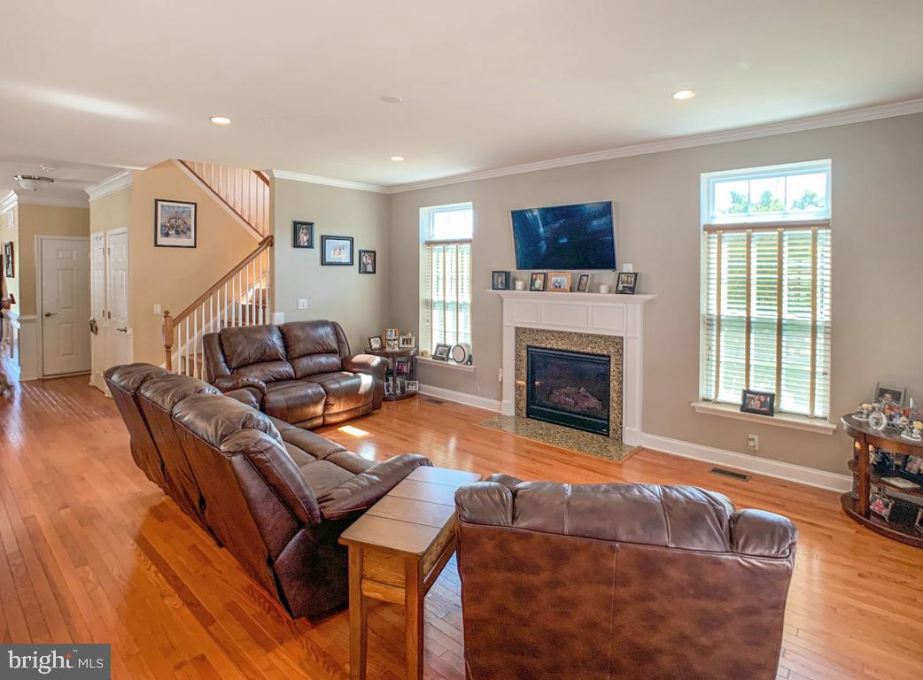 1204 Southampton Road Philadelphia, PA 19116 - Photo 11 of 42 Living room