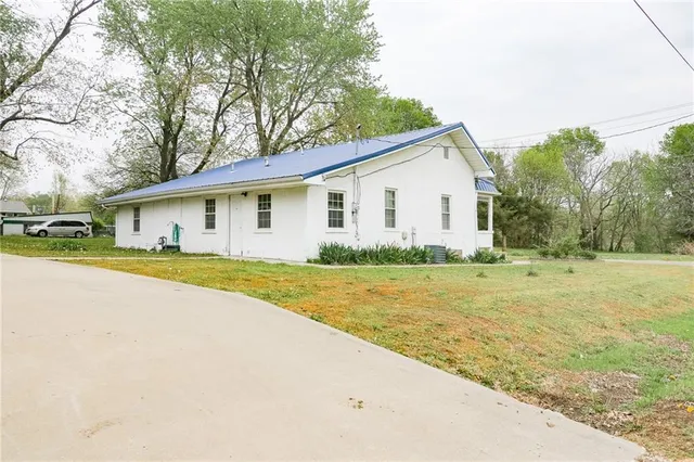 $80,000 | 610 South Vine Street, Holden, MO 64040