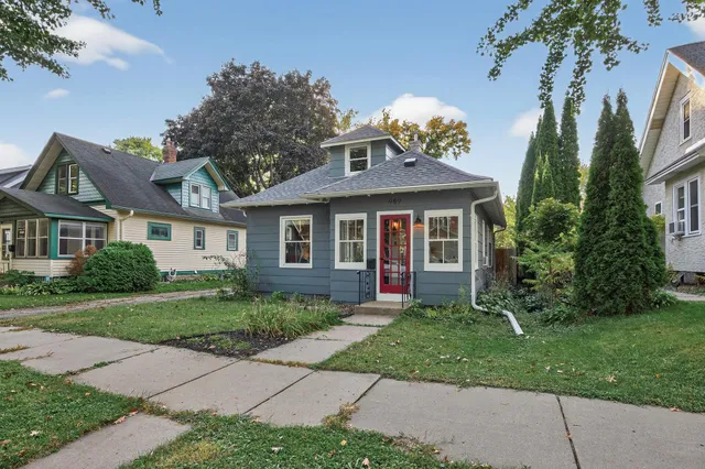 $310,000 | 989 North Barrett Street, St. Paul, MN 55103