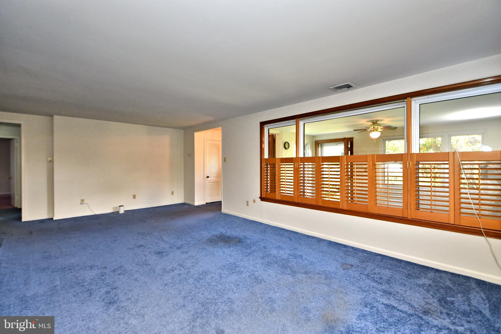 1006 East Heather Road Oreland, PA 19075 - Photo 11 of 42 Living room