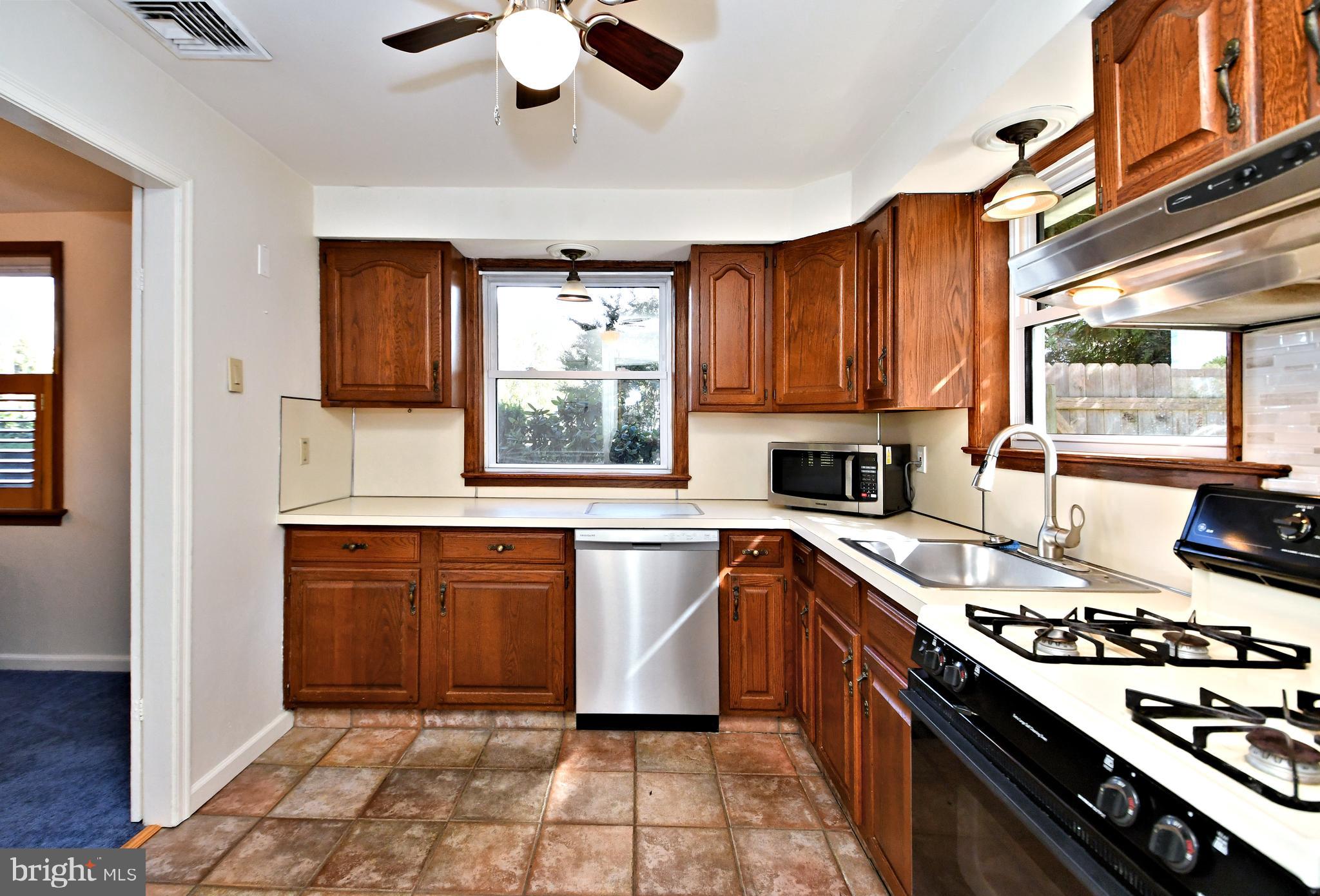 1006 East Heather Road Oreland, PA 19075 - Photo 17 of 42 Kitchen