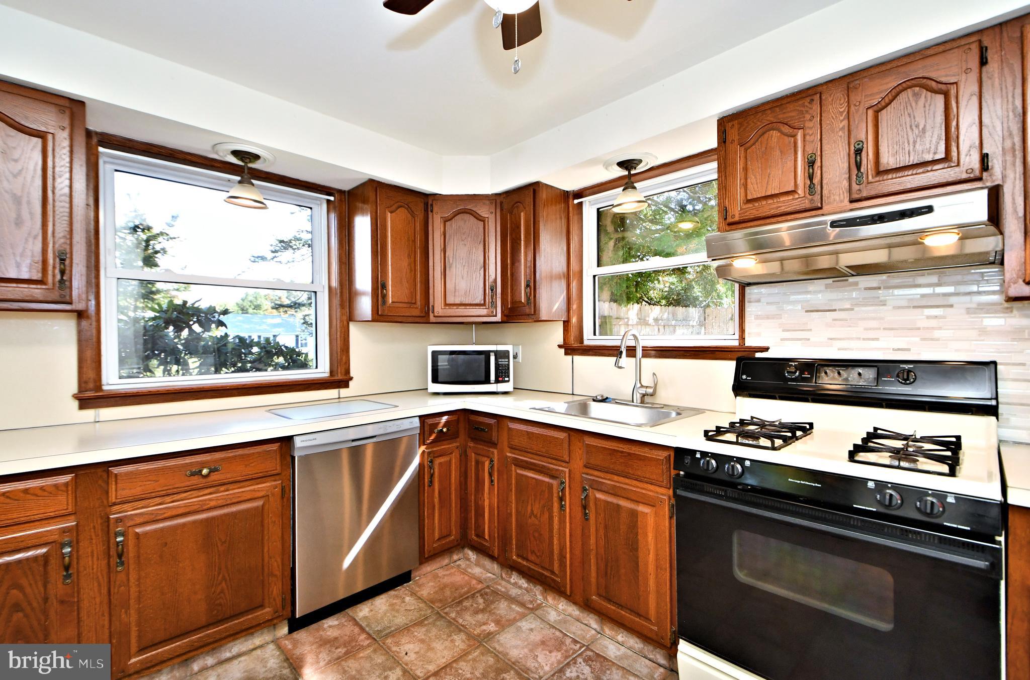 1006 East Heather Road Oreland, PA 19075 - Photo 19 of 42 Kitchen