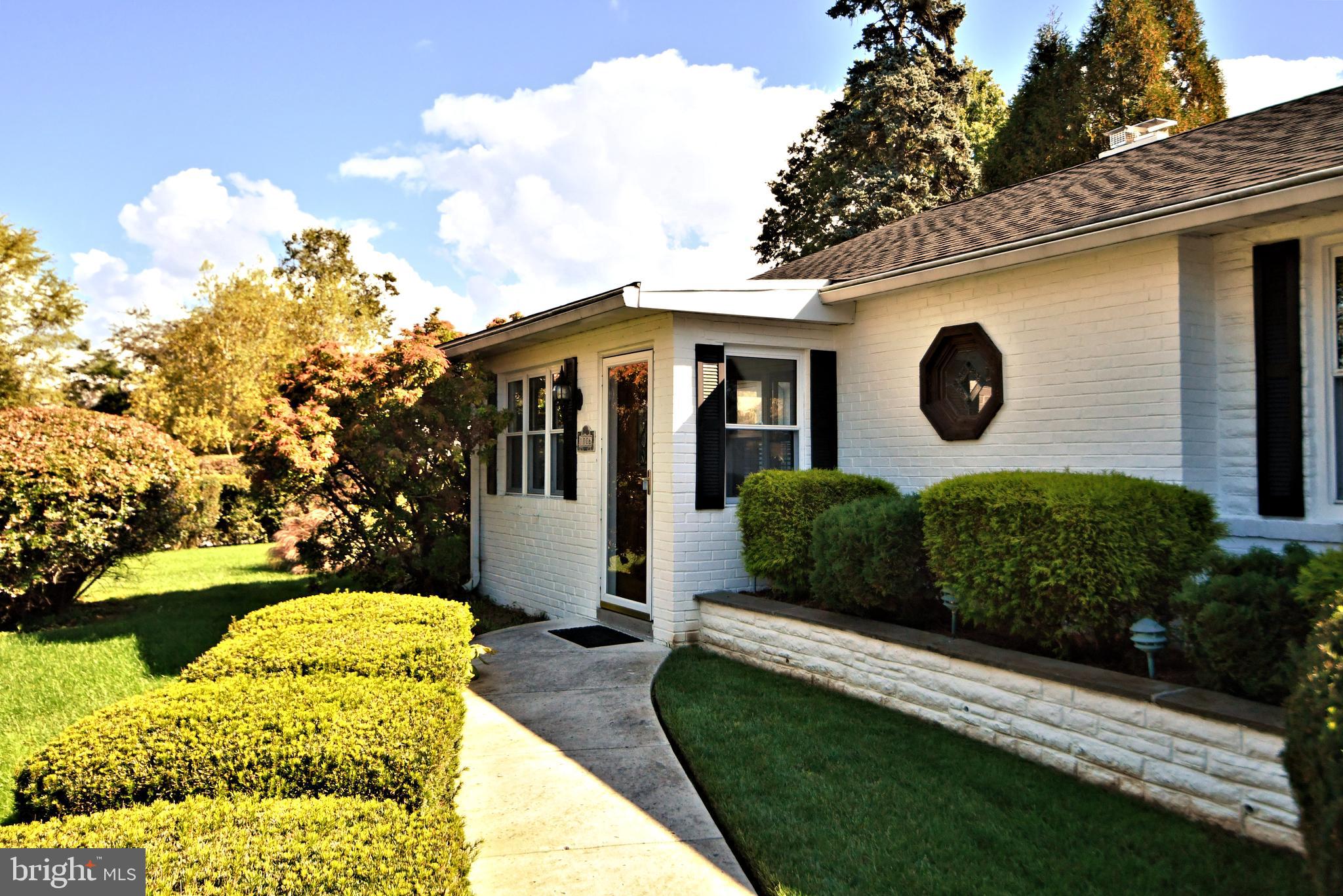 1006 East Heather Road Oreland, PA 19075 - Photo 2 of 42 Entrance to enclosed porch