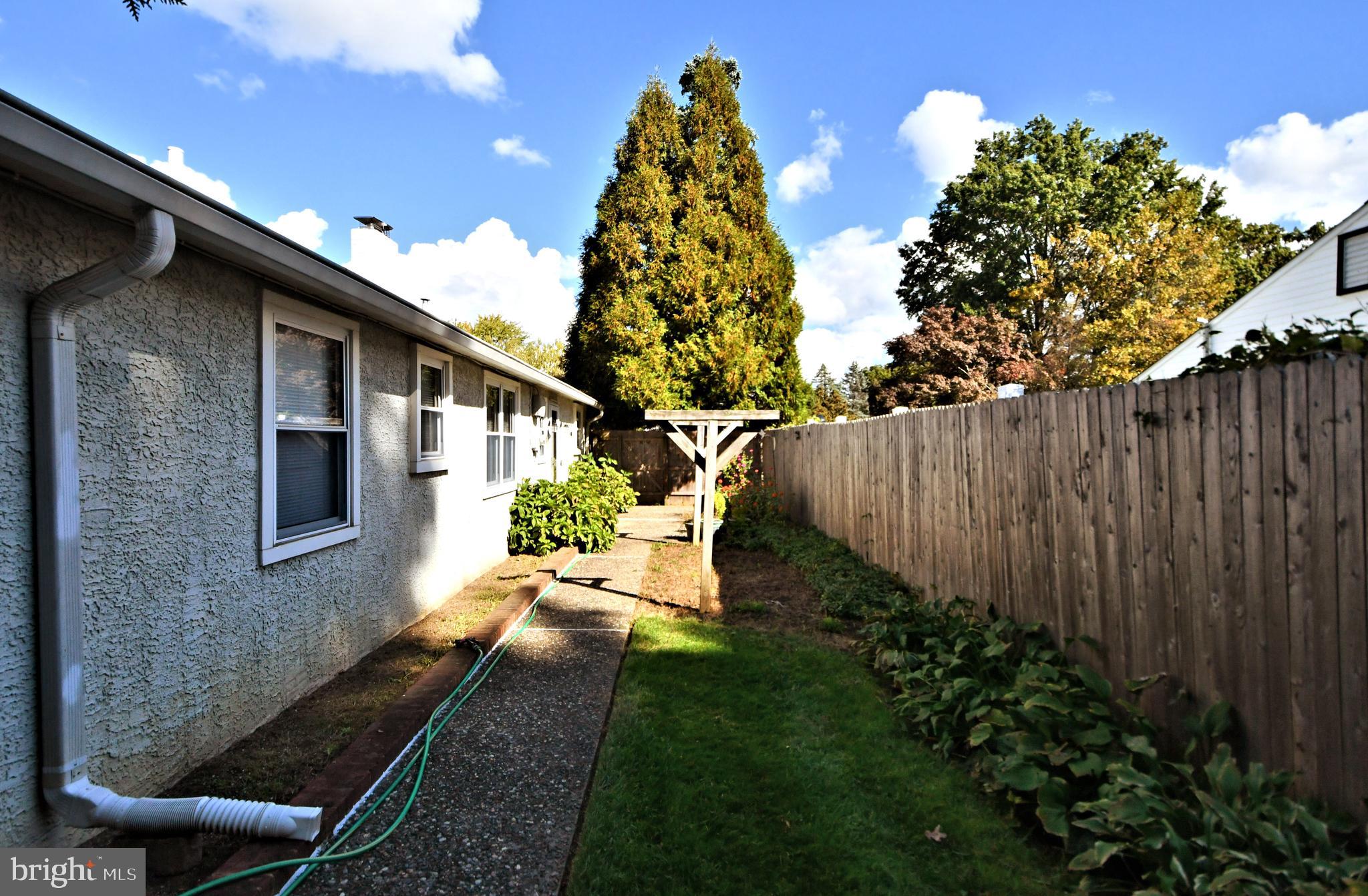 1006 East Heather Road Oreland, PA 19075 - Photo 23 of 42 Rear yard