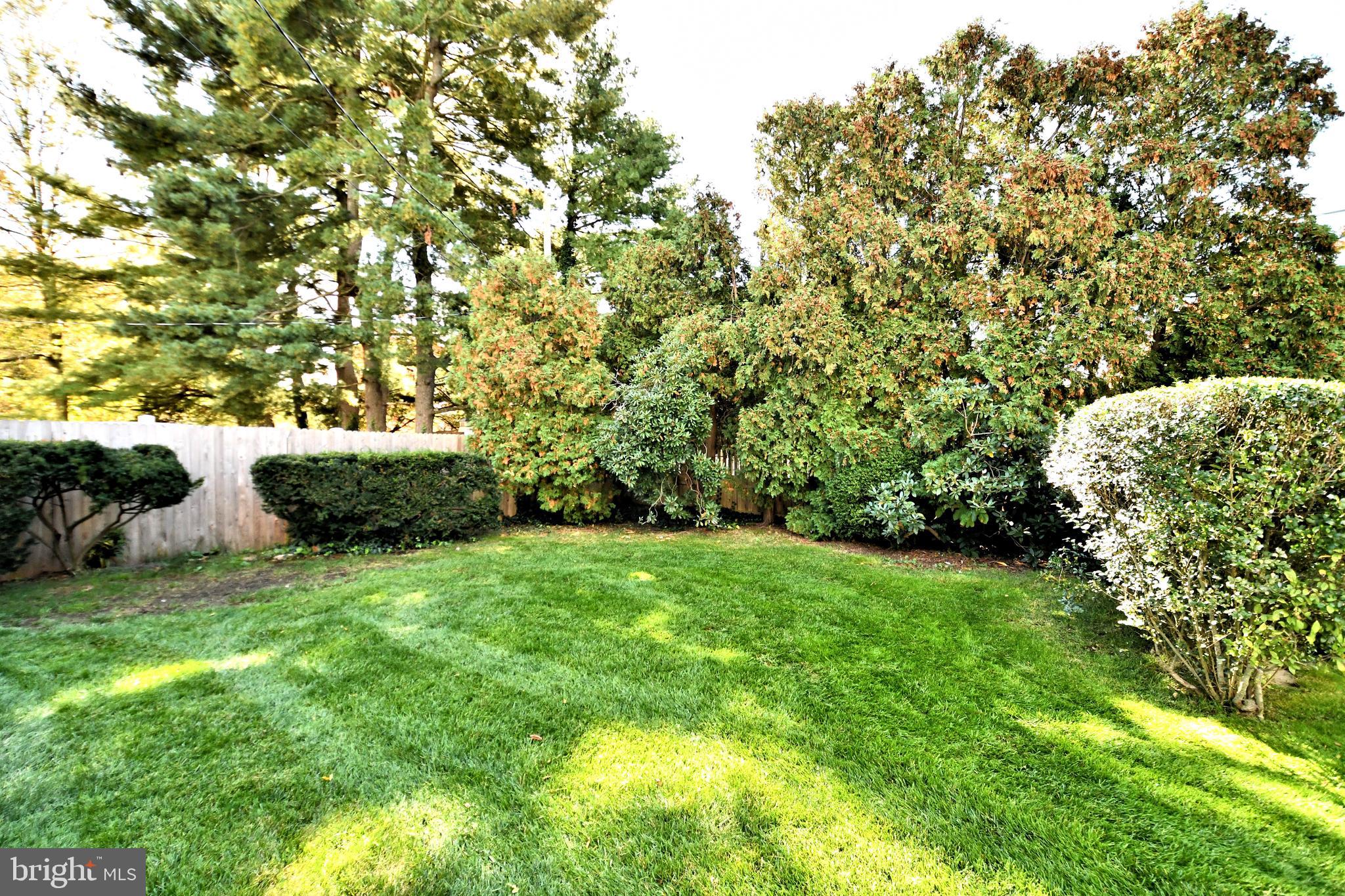 1006 East Heather Road Oreland, PA 19075 - Photo 38 of 42 Side yard