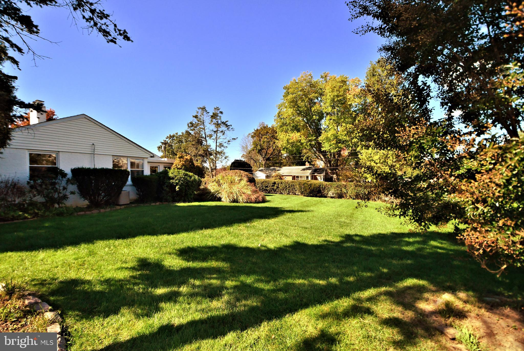 1006 East Heather Road Oreland, PA 19075 - Photo 40 of 42 Side yard