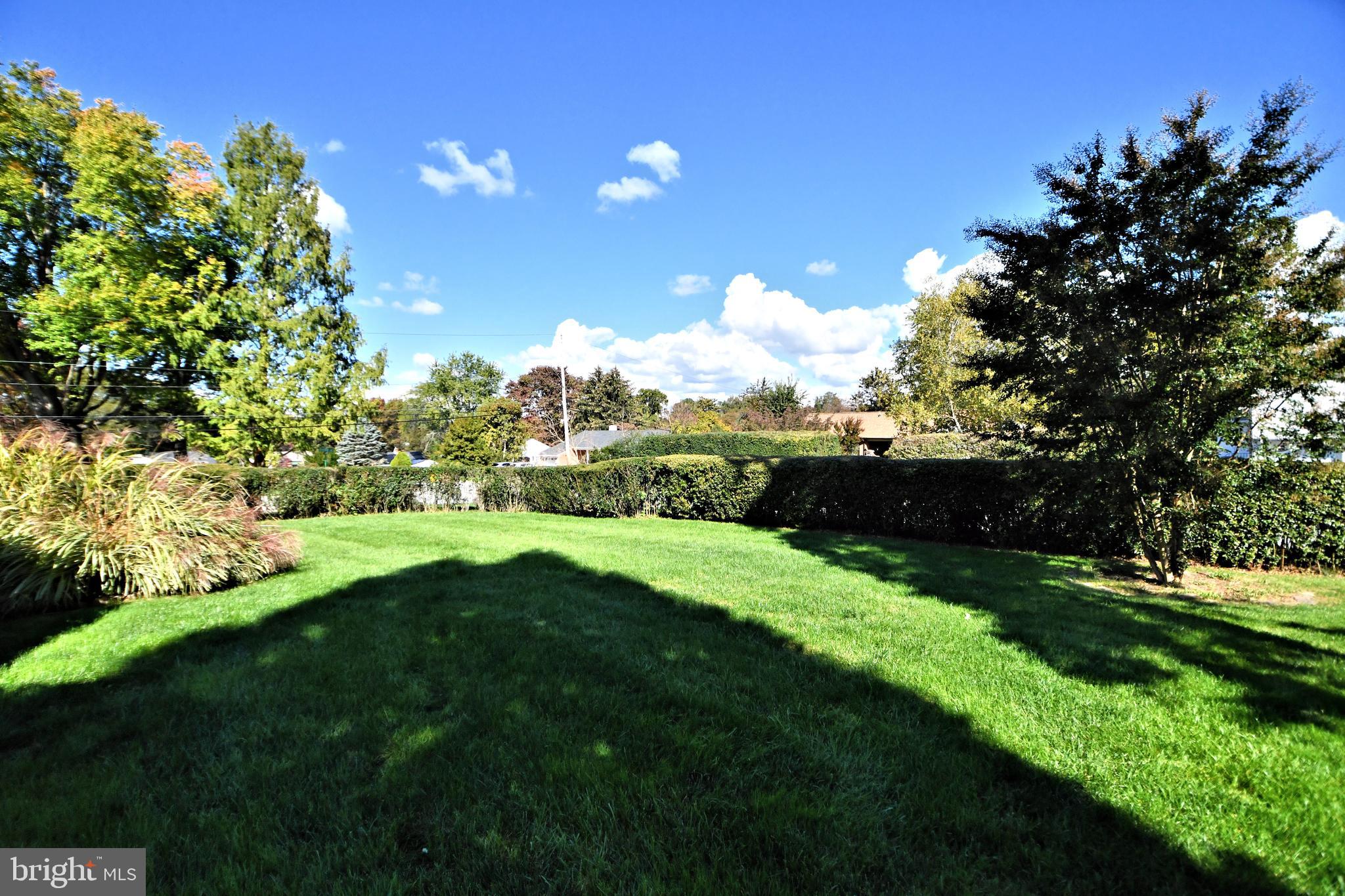 1006 East Heather Road Oreland, PA 19075 - Photo 41 of 42 Side yard