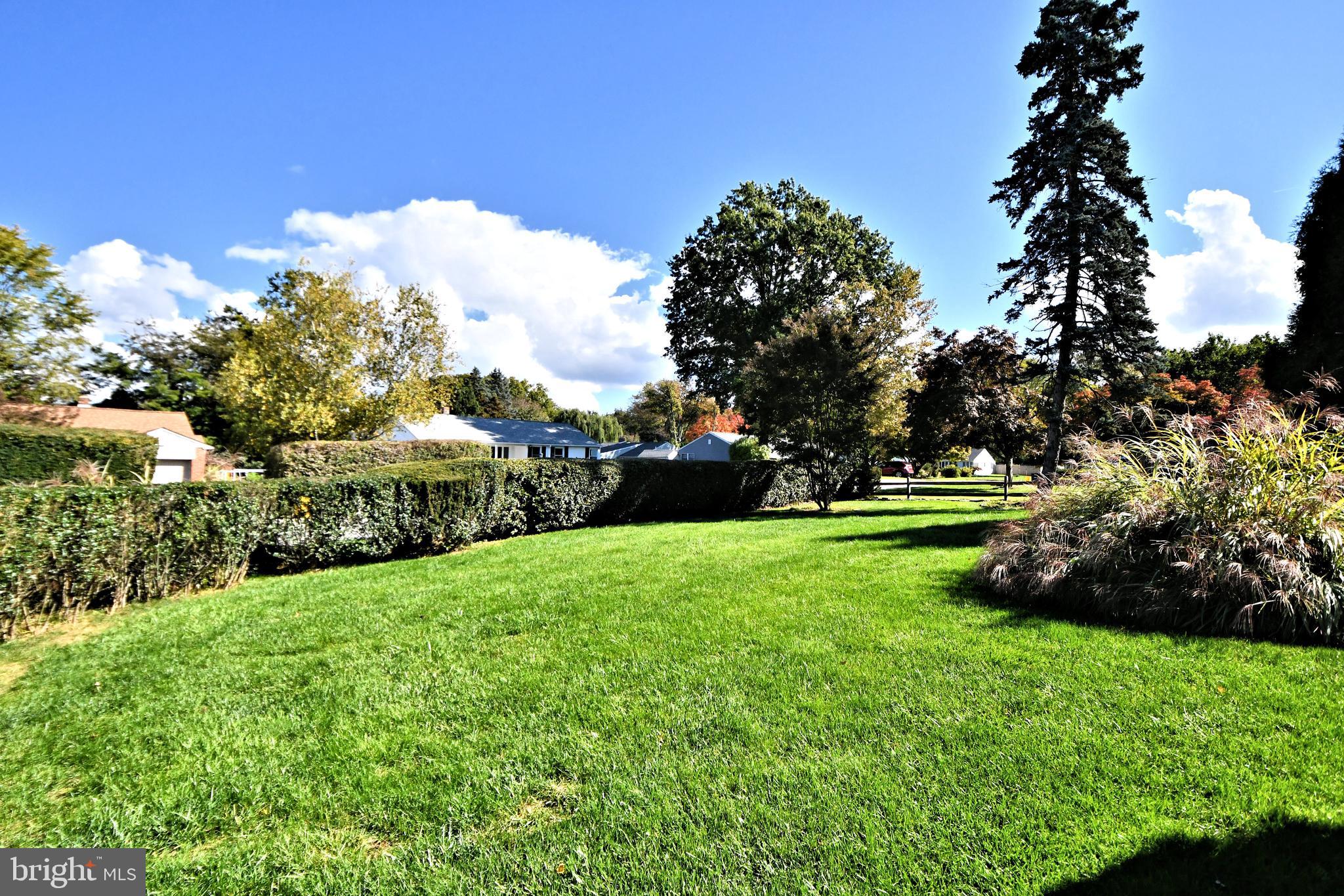 1006 East Heather Road Oreland, PA 19075 - Photo 42 of 42 Side yard