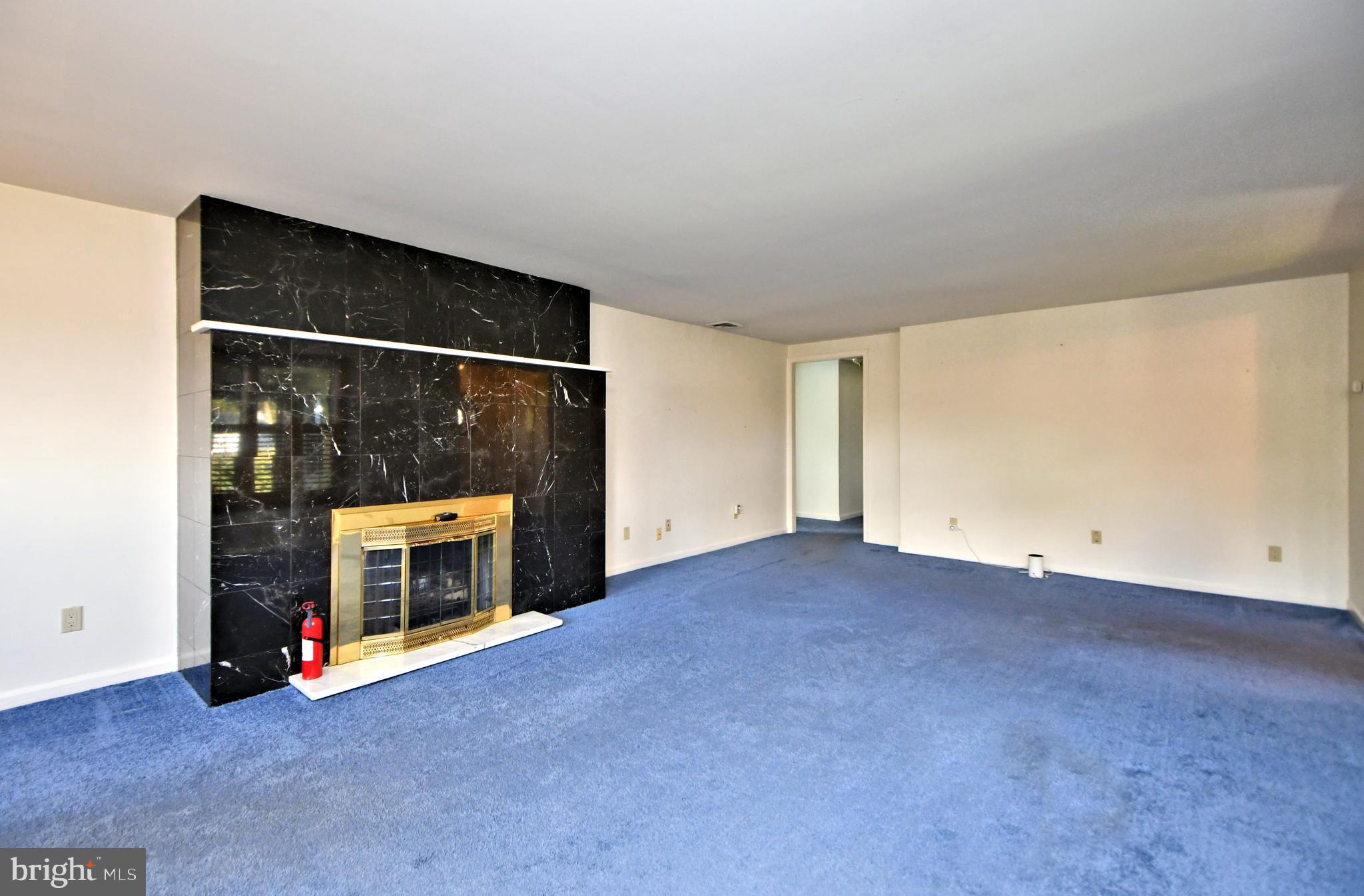 1006 East Heather Road Oreland, PA 19075 - Photo 9 of 42 Living room