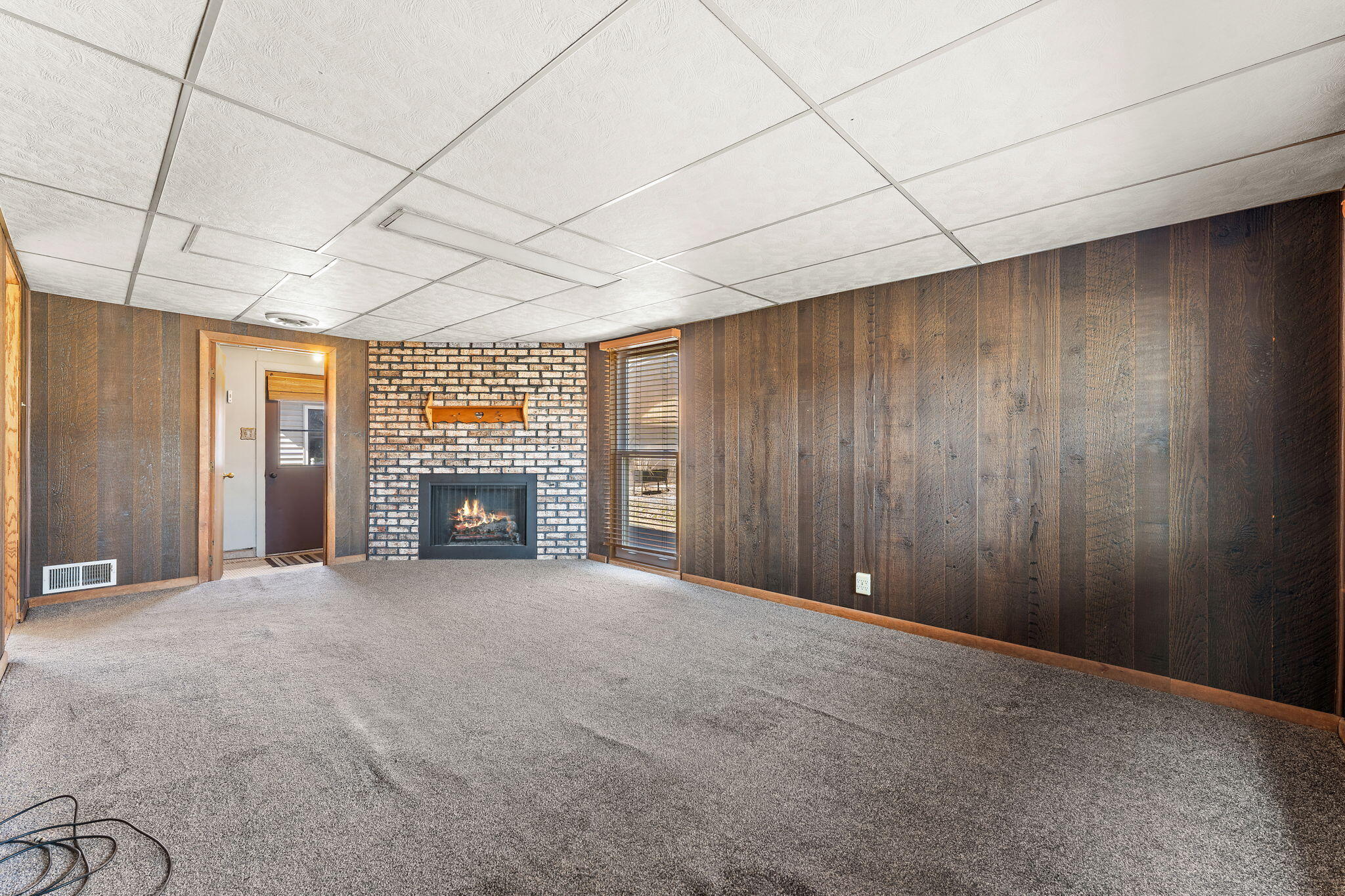 756 Imperial Road Valparaiso, IN 46385 - Photo 15 of 29 2048x1365