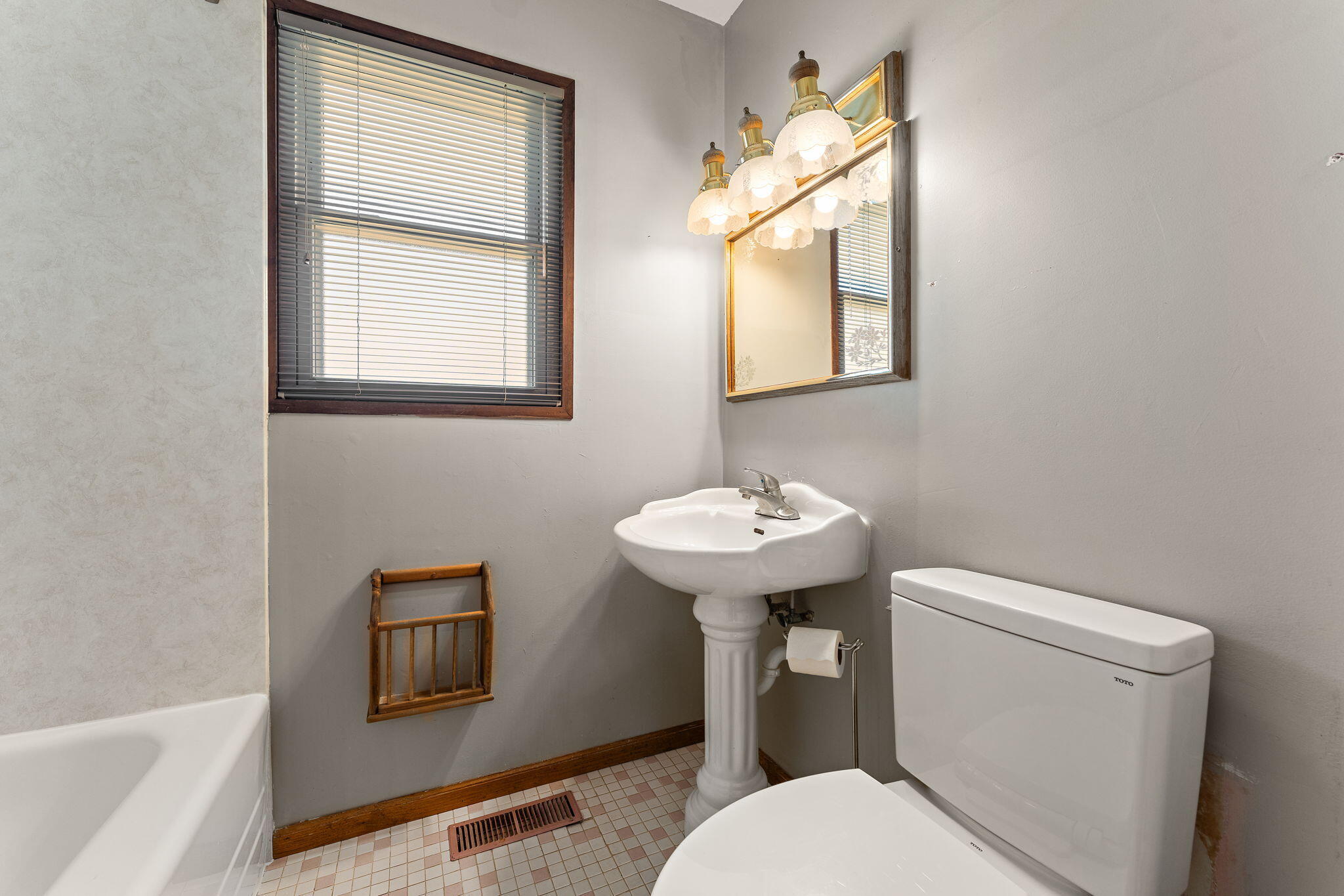 756 Imperial Road Valparaiso, IN 46385 - Photo 17 of 29 2048x1365