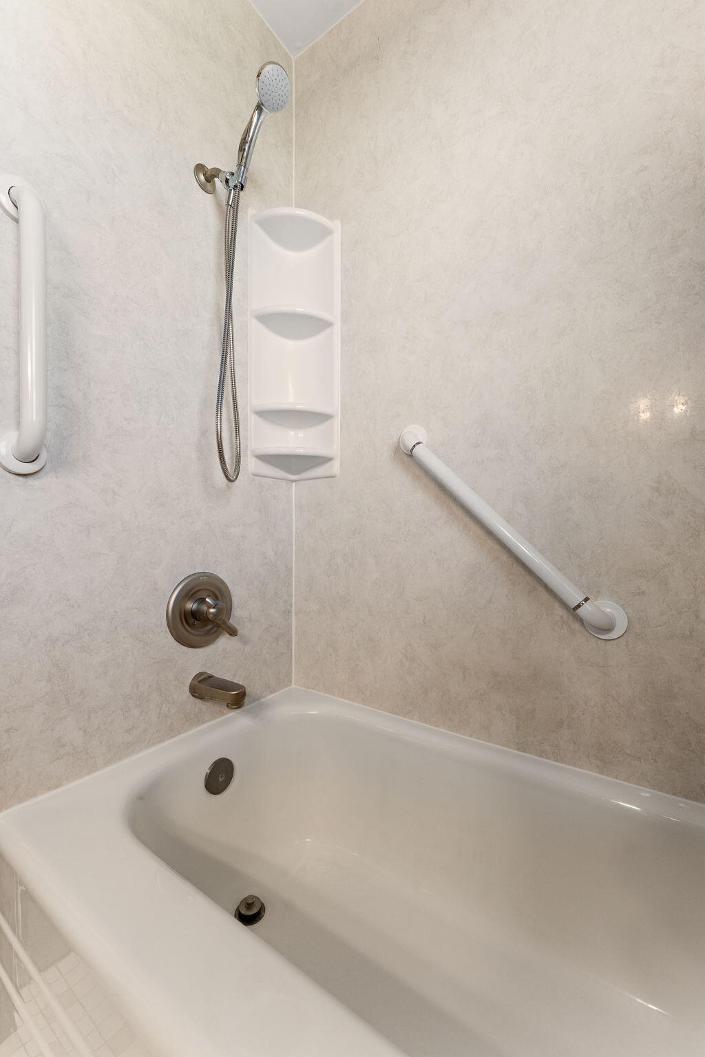 756 Imperial Road Valparaiso, IN 46385 - Photo 18 of 29 1024x1536