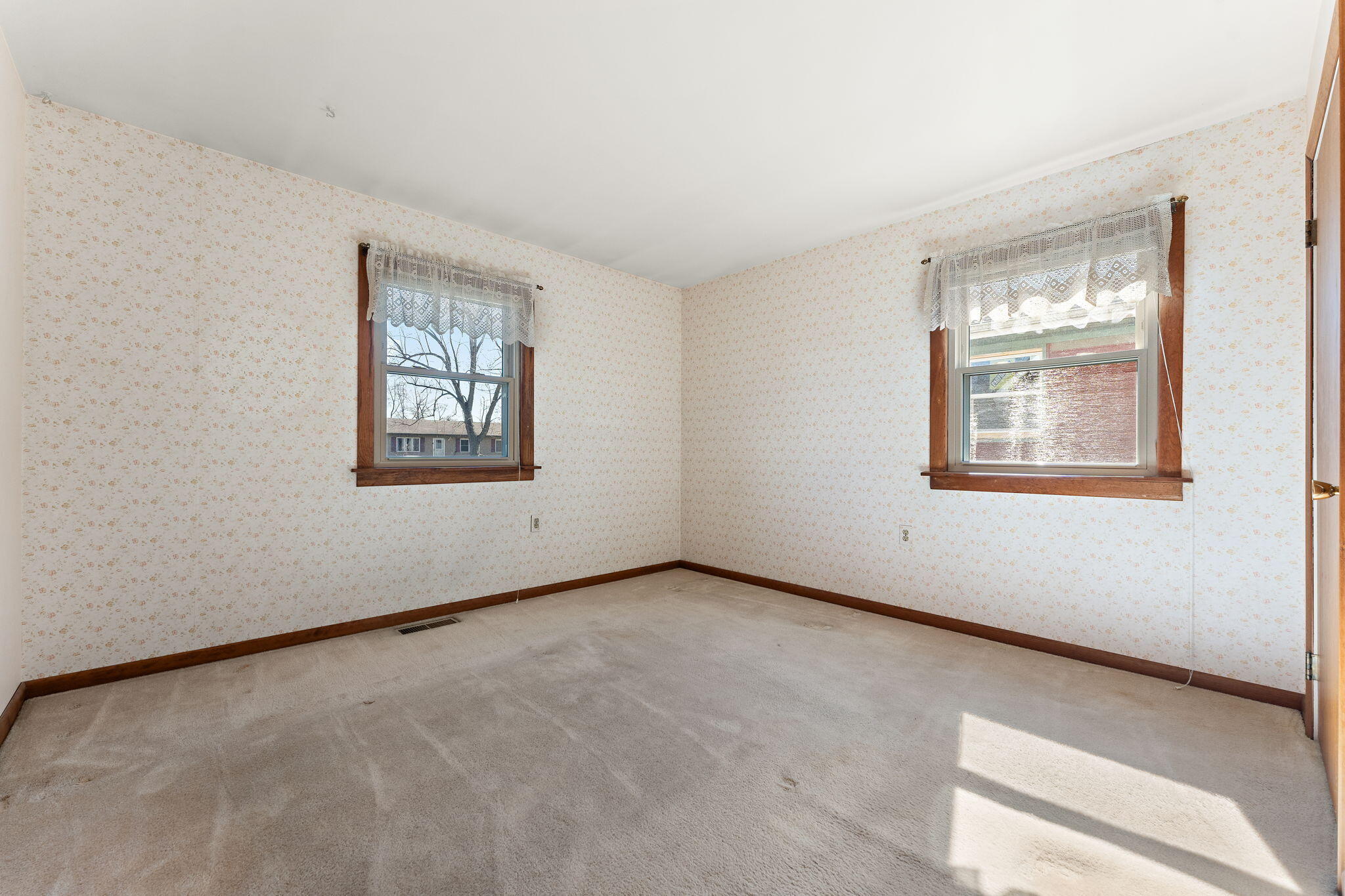 756 Imperial Road Valparaiso, IN 46385 - Photo 19 of 29 2048x1365