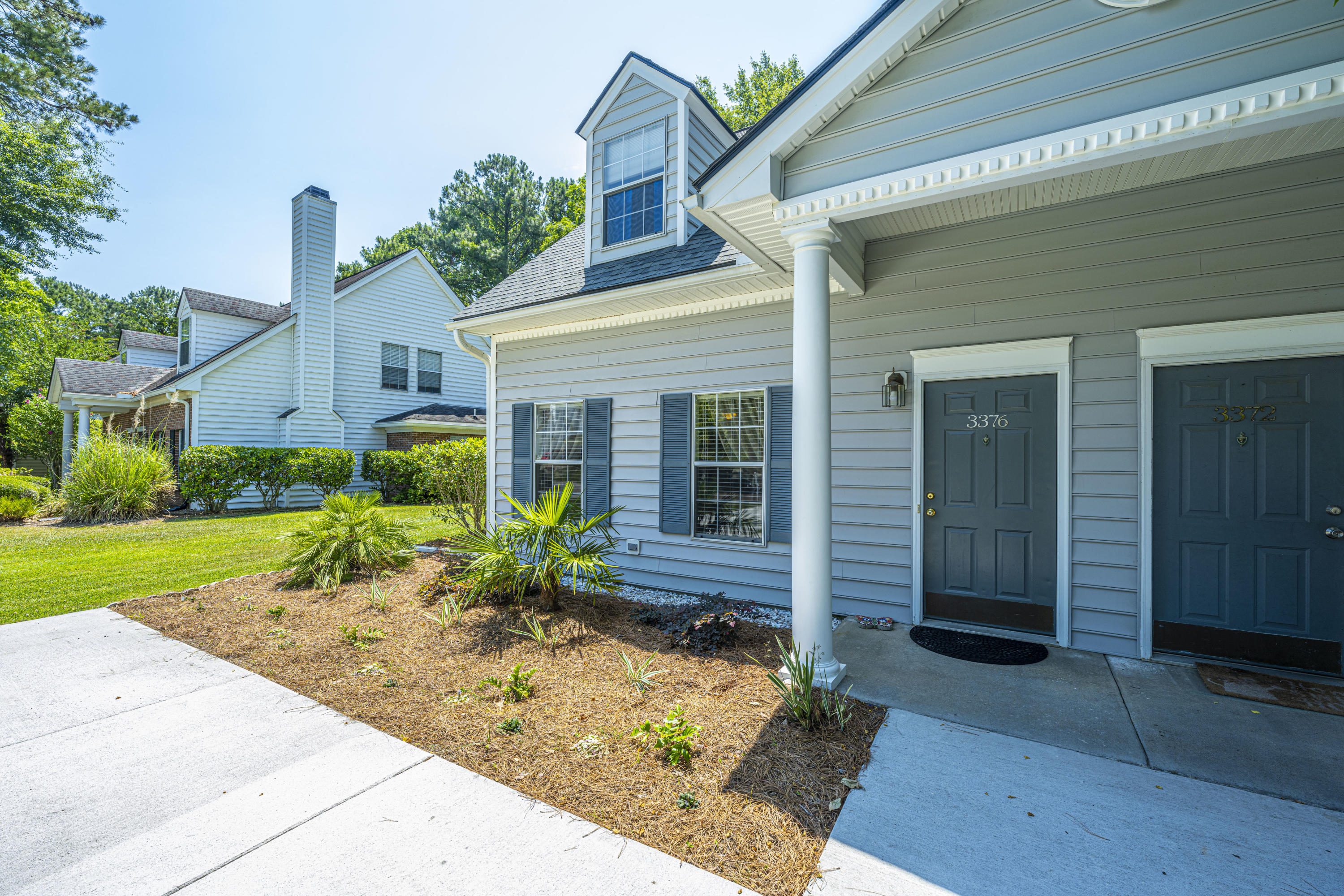 3376 Queensgate Way Mount Pleasant, SC 29466 - Photo 4 of 39 DSC_2254