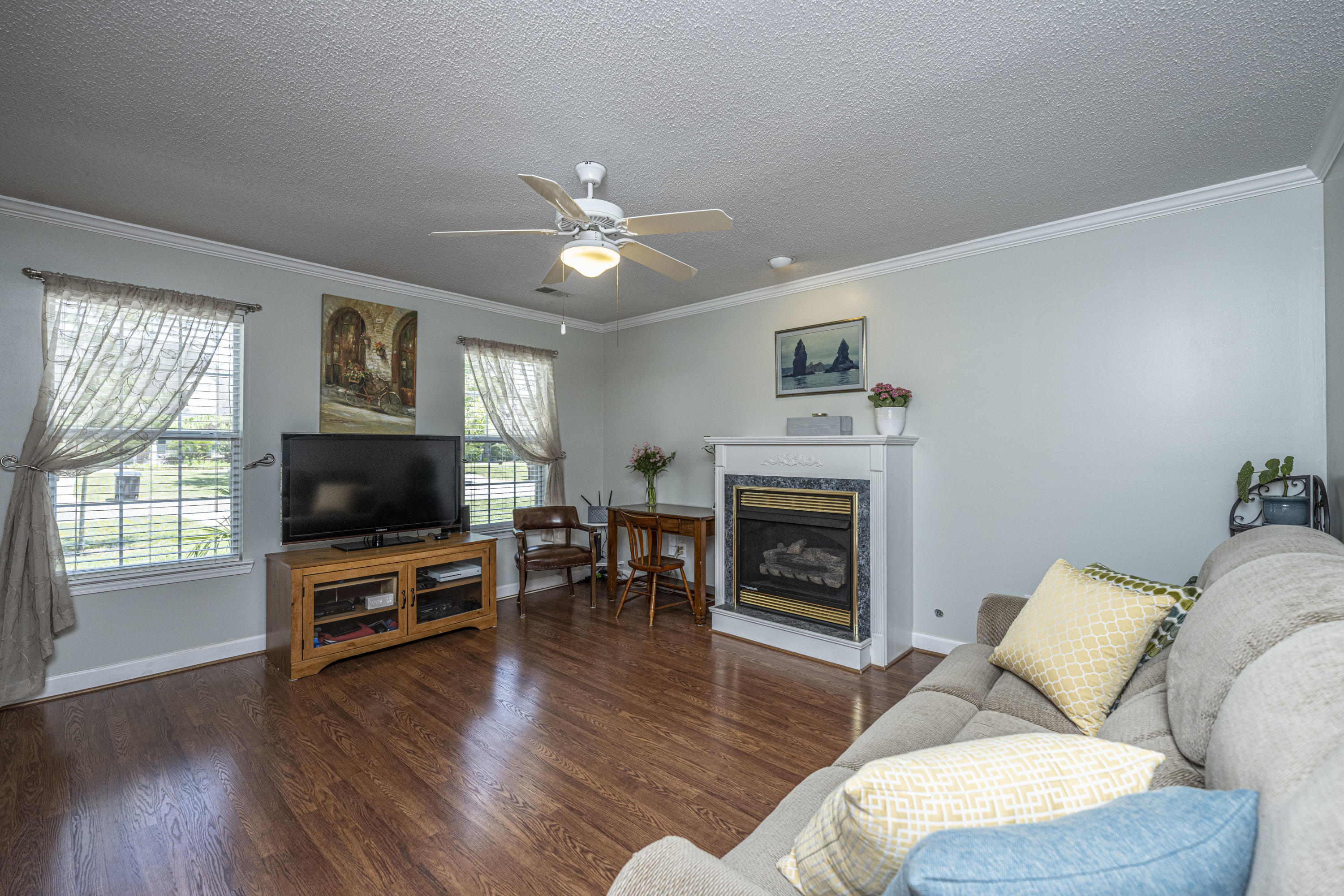3376 Queensgate Way Mount Pleasant, SC 29466 - Photo 5 of 39 DSC_2262