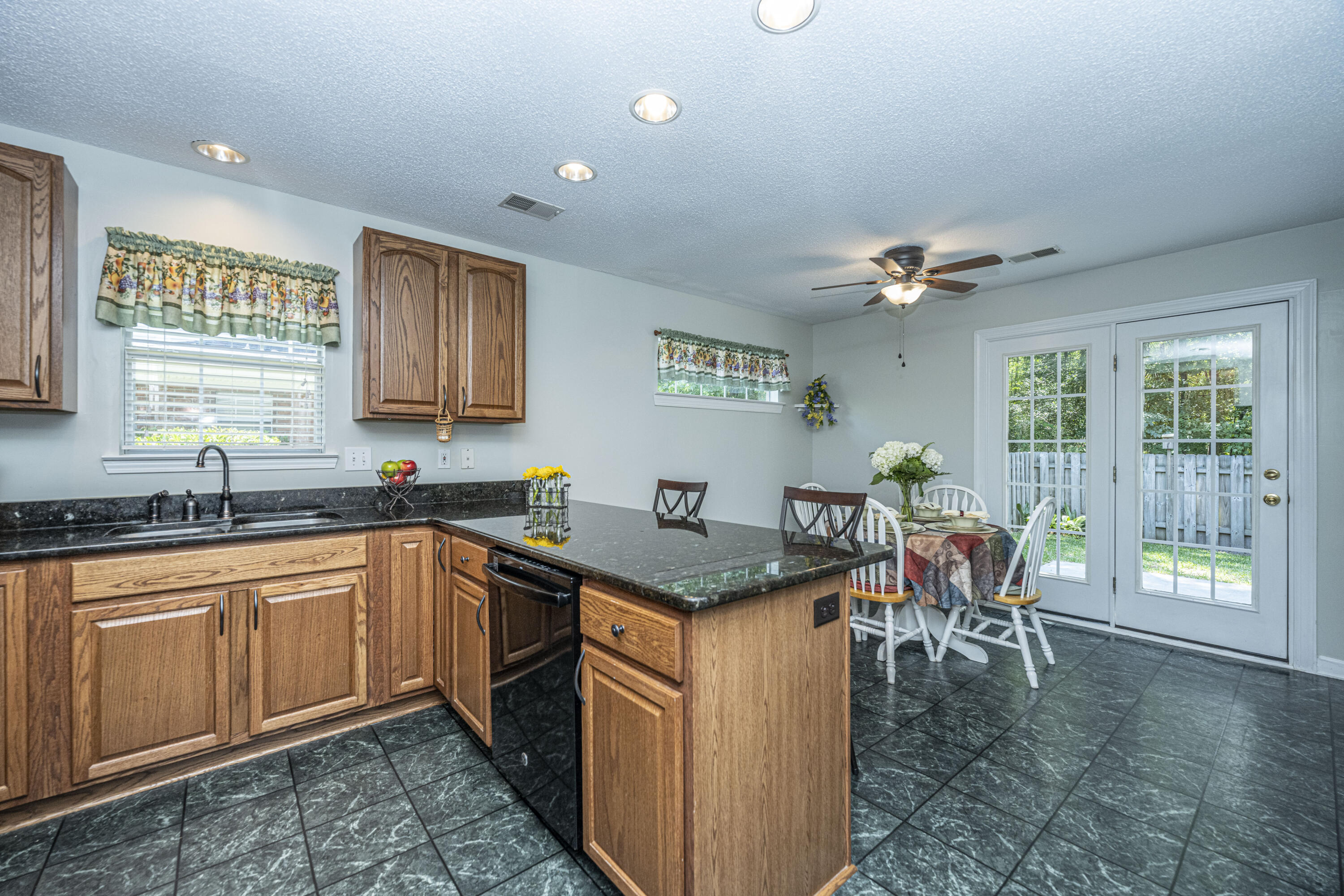 3376 Queensgate Way Mount Pleasant, SC 29466 - Photo 10 of 39 DSC_2271