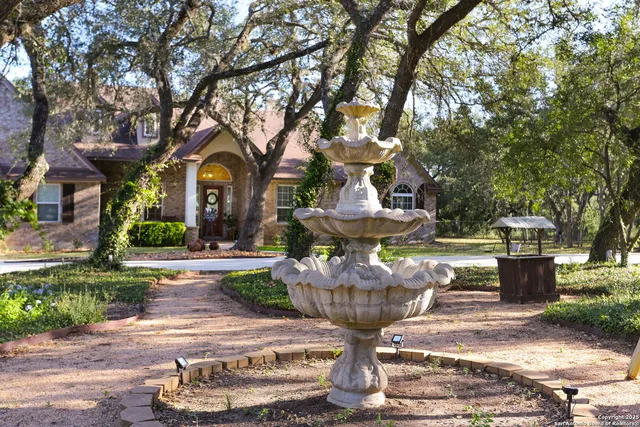 a view of a livingroom with furniture and windows