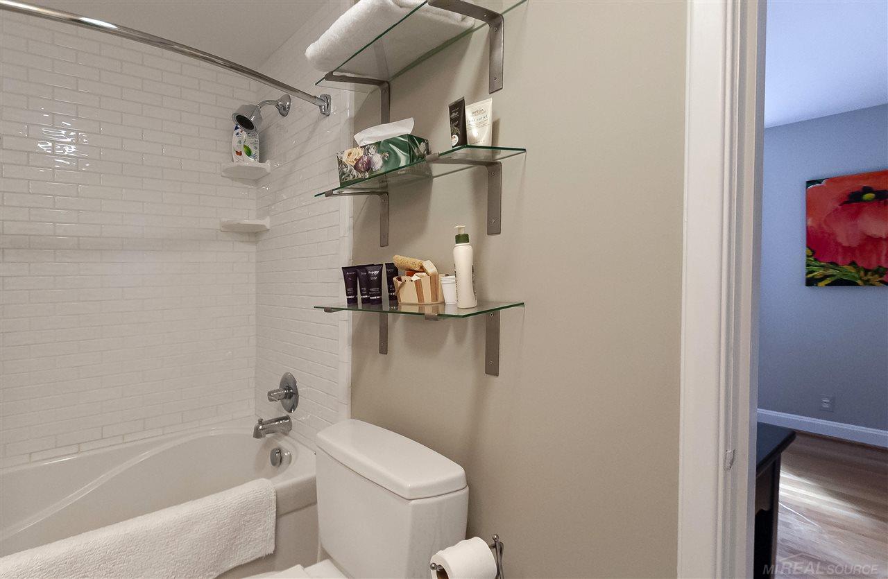 74 Lewiston Road Grosse Pointe, MI 48236 - Photo 32 of 67 50013470-31.JPG