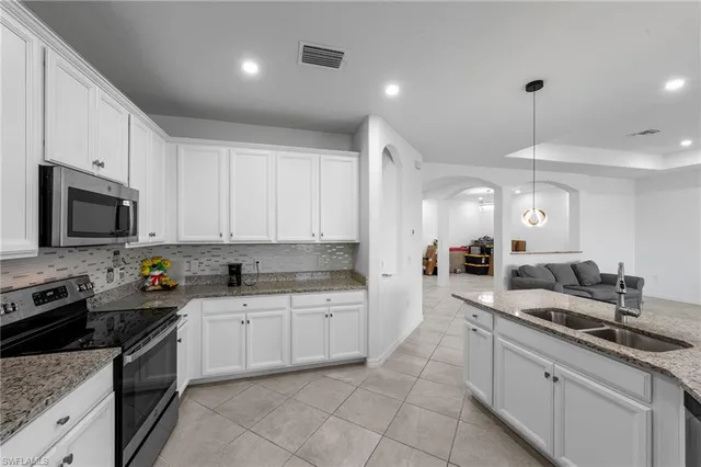 $2,200 | 3257 Altimira Drive, Fort Myers, FL 33905