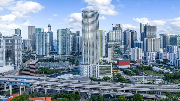 $1,900 | 520 Southwest 5th Street, Unit 203, Miami, FL 33130