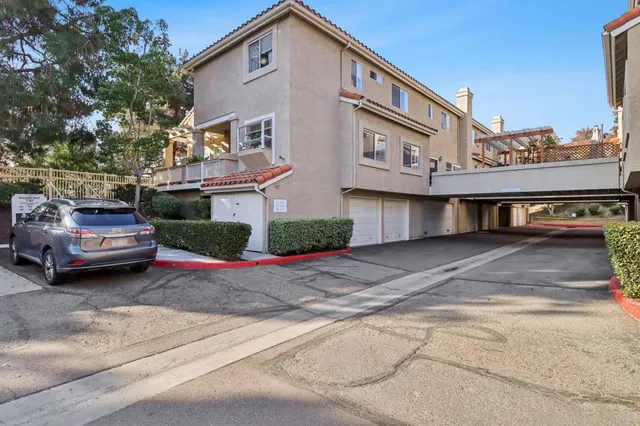 $949,000 | 7747 Caminito Monarca, Unit 100, Carlsbad, CA 92009