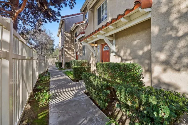 $999,900 | 7747 Caminito Monarca, Unit 100, Carlsbad, CA 92009