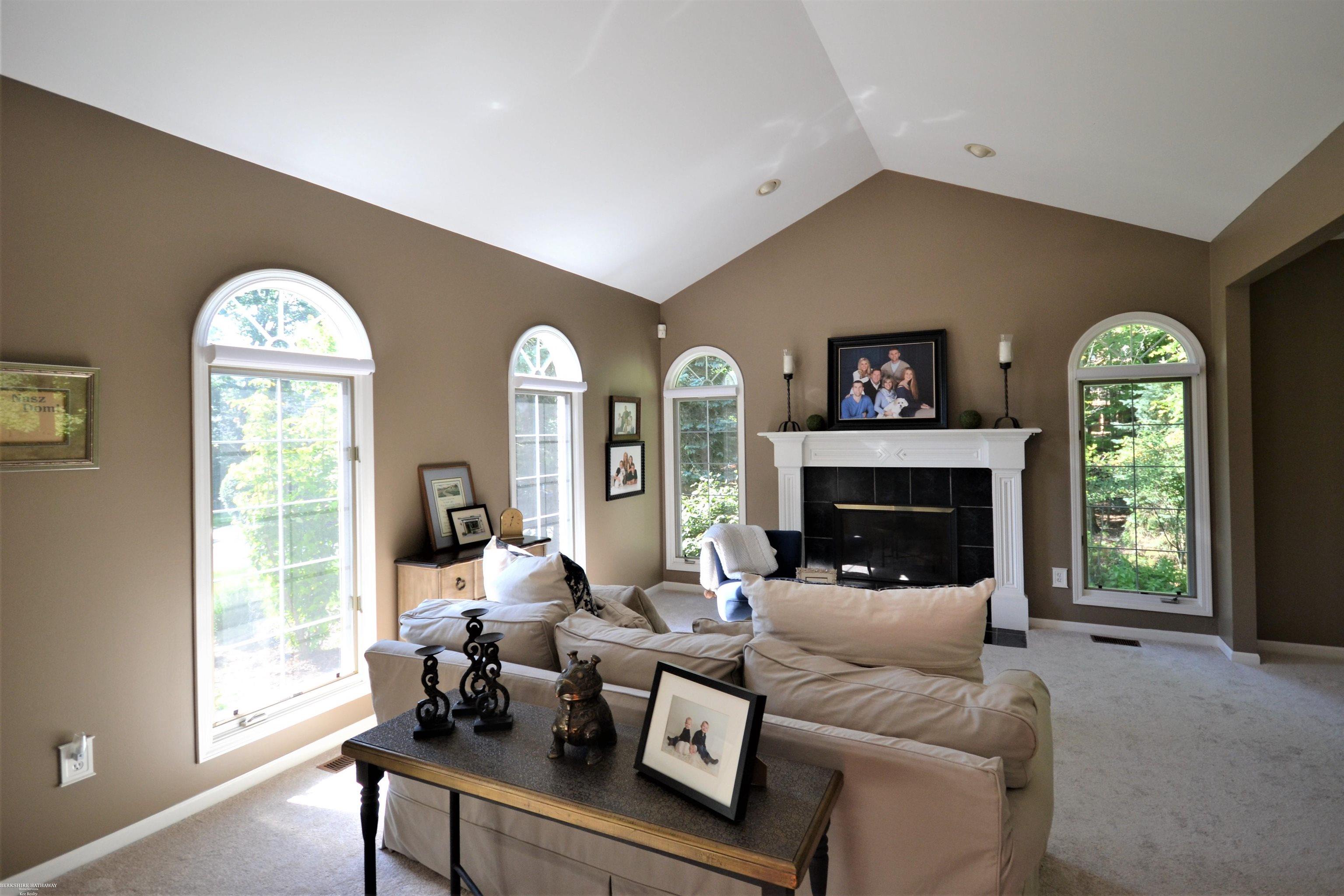 1813 Fox Run Rochester, MI 48306 - Photo 18 of 68 50087438-17.JPG