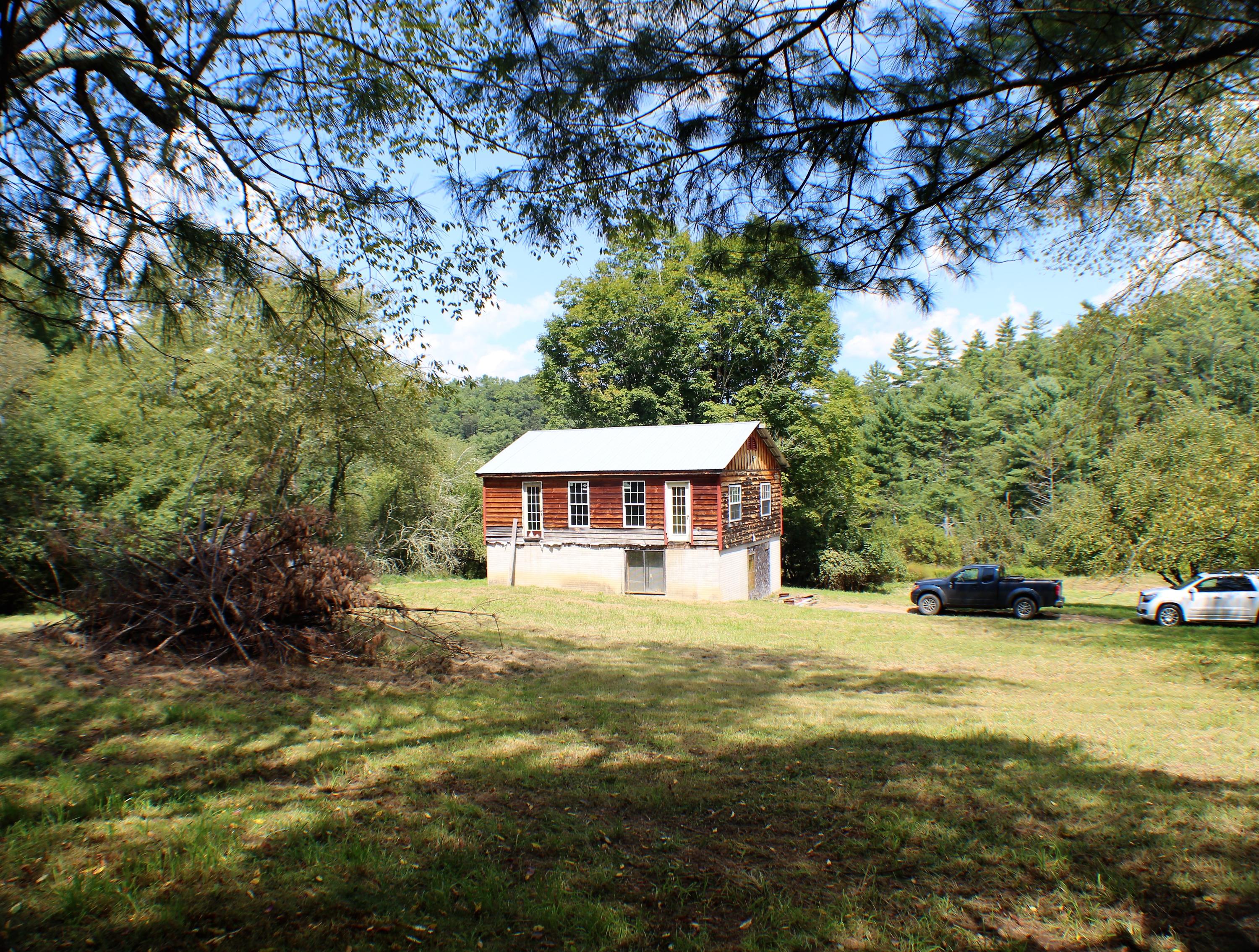 406 Curry Road Dunmore, WV 24934 - Photo 15 of 25 Gallery Image 15
