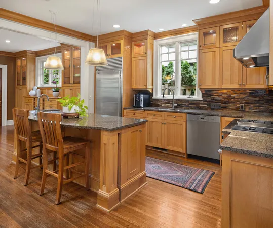 $1,750,000 | 2554 West Lake Of The Isles Parkway, Minneapolis, MN 55405
