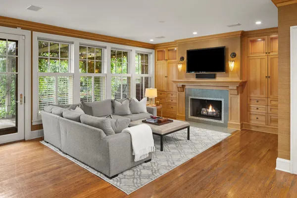 $1,750,000 | 2554 West Lake Of The Isles Parkway, Minneapolis, MN 55405