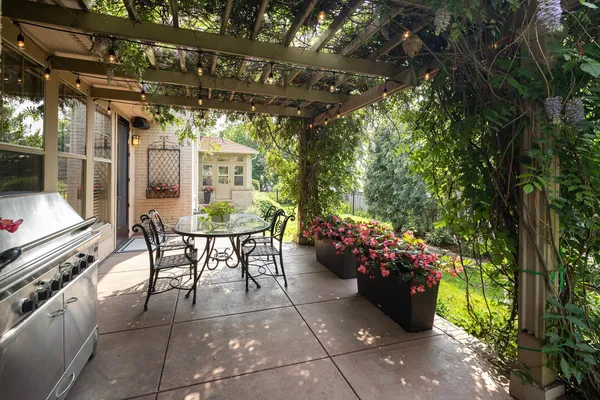 $1,750,000 | 2554 West Lake Of The Isles Parkway, Minneapolis, MN 55405