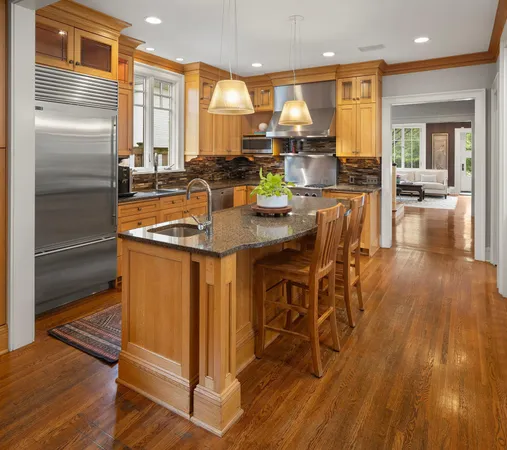 $1,750,000 | 2554 West Lake Of The Isles Parkway, Minneapolis, MN 55405