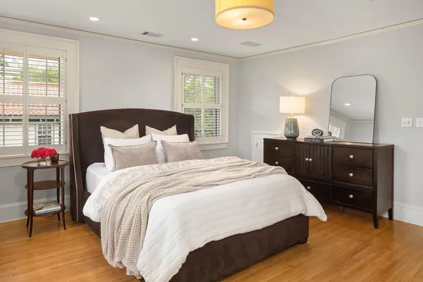 $1,750,000 | 2554 West Lake Of The Isles Parkway, Minneapolis, MN 55405