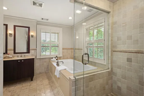 $1,750,000 | 2554 West Lake Of The Isles Parkway, Minneapolis, MN 55405