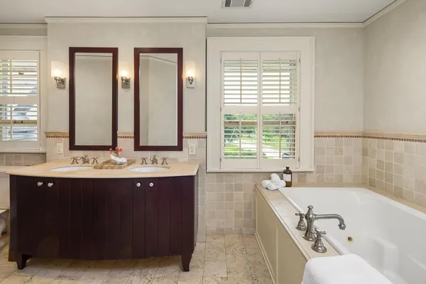 $1,750,000 | 2554 West Lake Of The Isles Parkway, Minneapolis, MN 55405