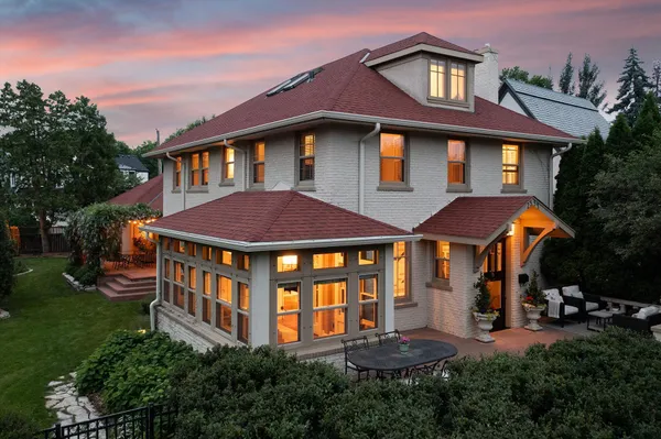 $1,750,000 | 2554 West Lake Of The Isles Parkway, Minneapolis, MN 55405