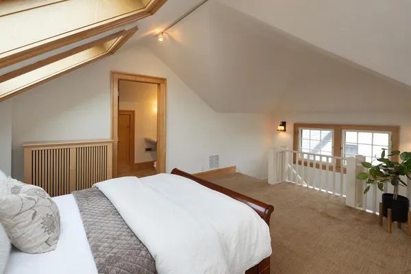 $1,750,000 | 2554 West Lake Of The Isles Parkway, Minneapolis, MN 55405