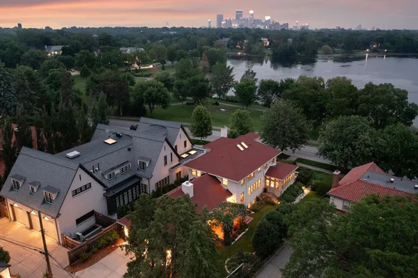 $1,750,000 | 2554 West Lake Of The Isles Parkway, Minneapolis, MN 55405
