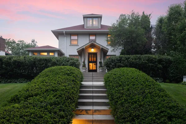 $1,750,000 | 2554 West Lake Of The Isles Parkway, Minneapolis, MN 55405