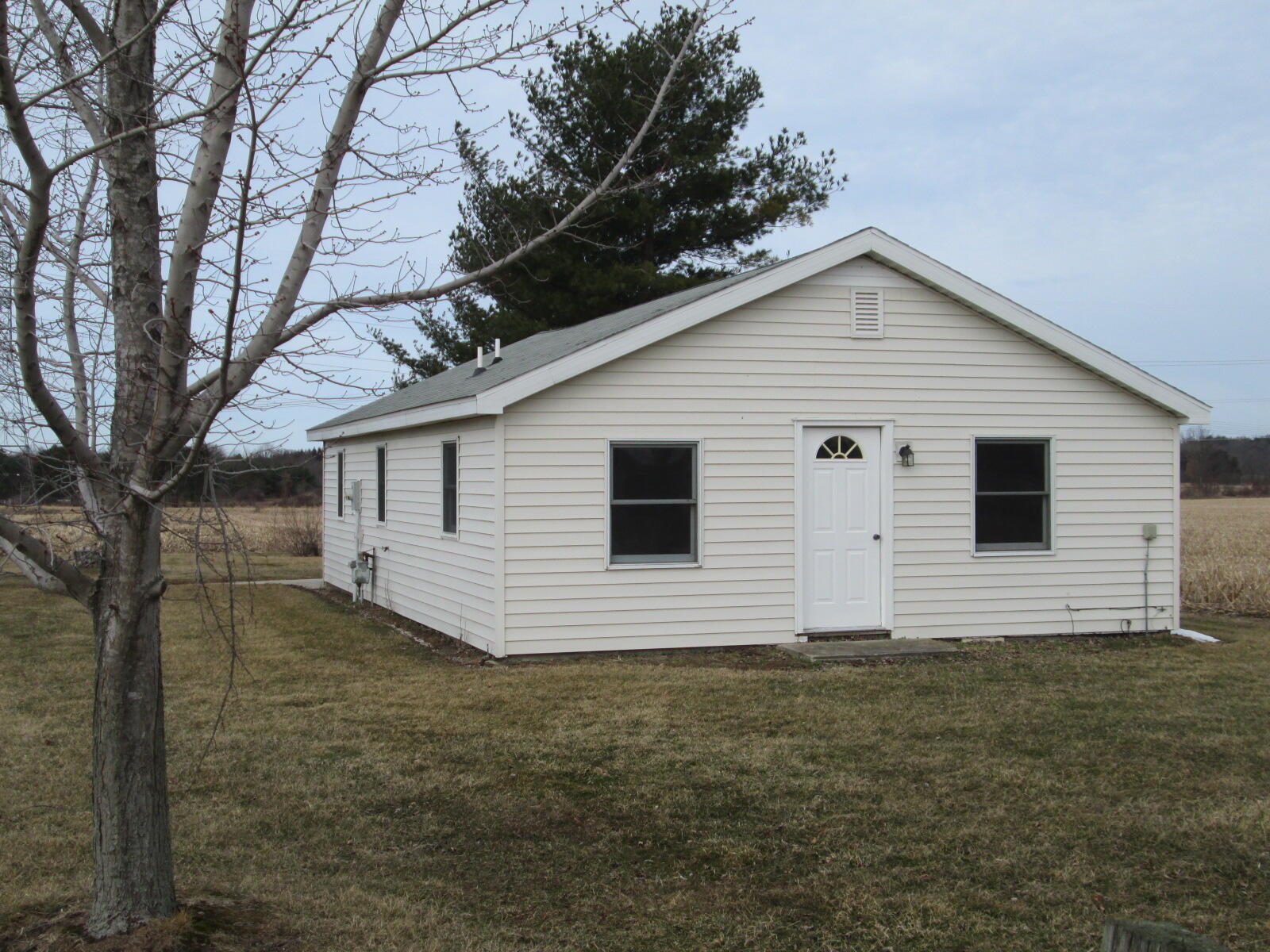 9328 Date Road Baroda, MI 49101 - Photo 2 of 21 IMG_5242