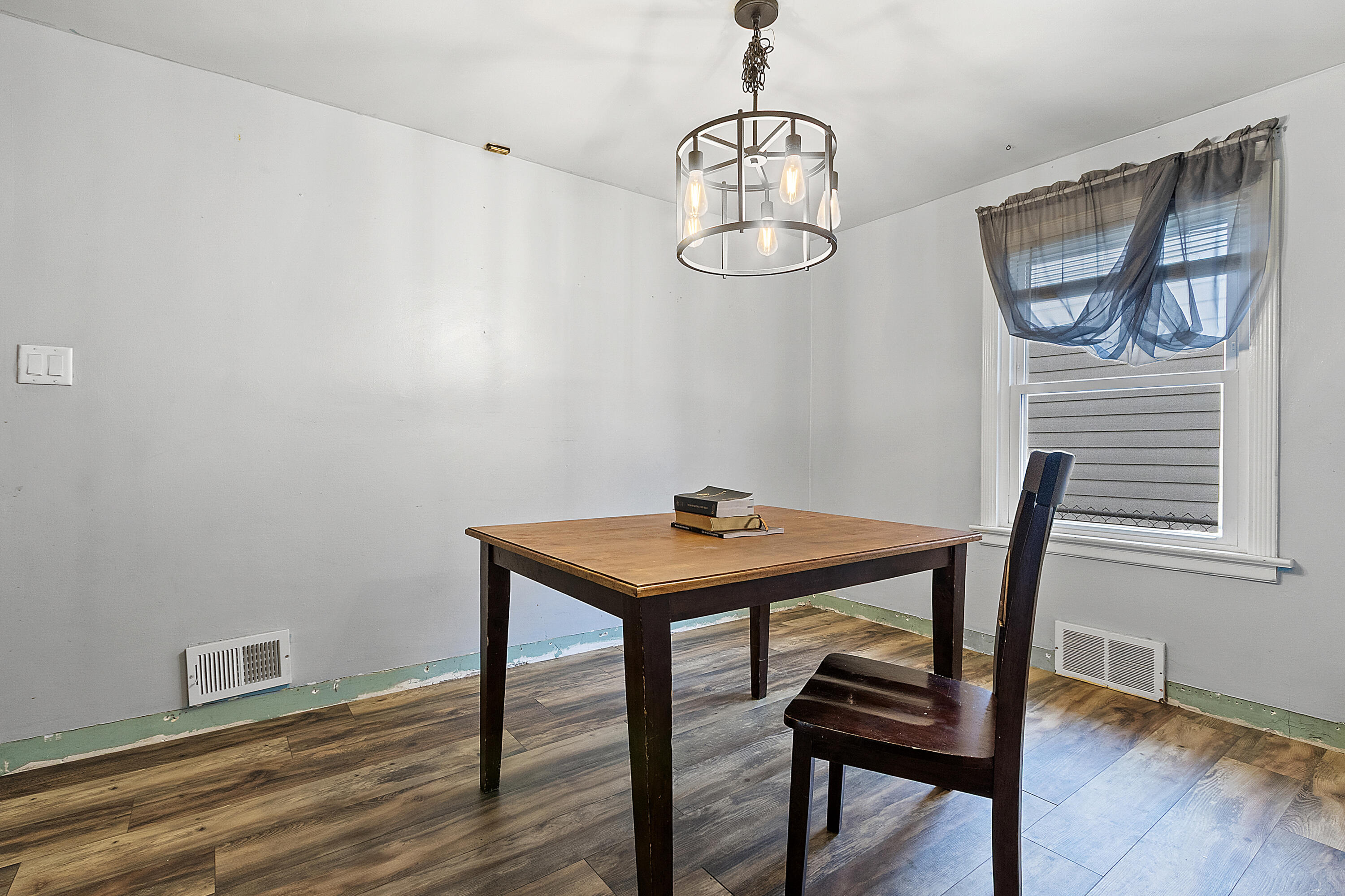 1905 32nd Street Two Rivers, WI 54241 - Photo 7 of 28 006-190532ndStreet-TwoRivers-WI-54241-FU