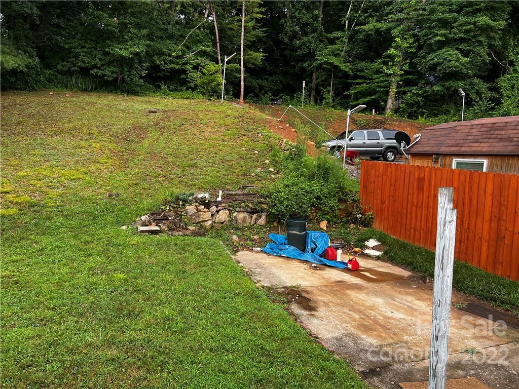 196 London Road Asheville, NC 28803 - Photo 14 of 14 a view of a backyard