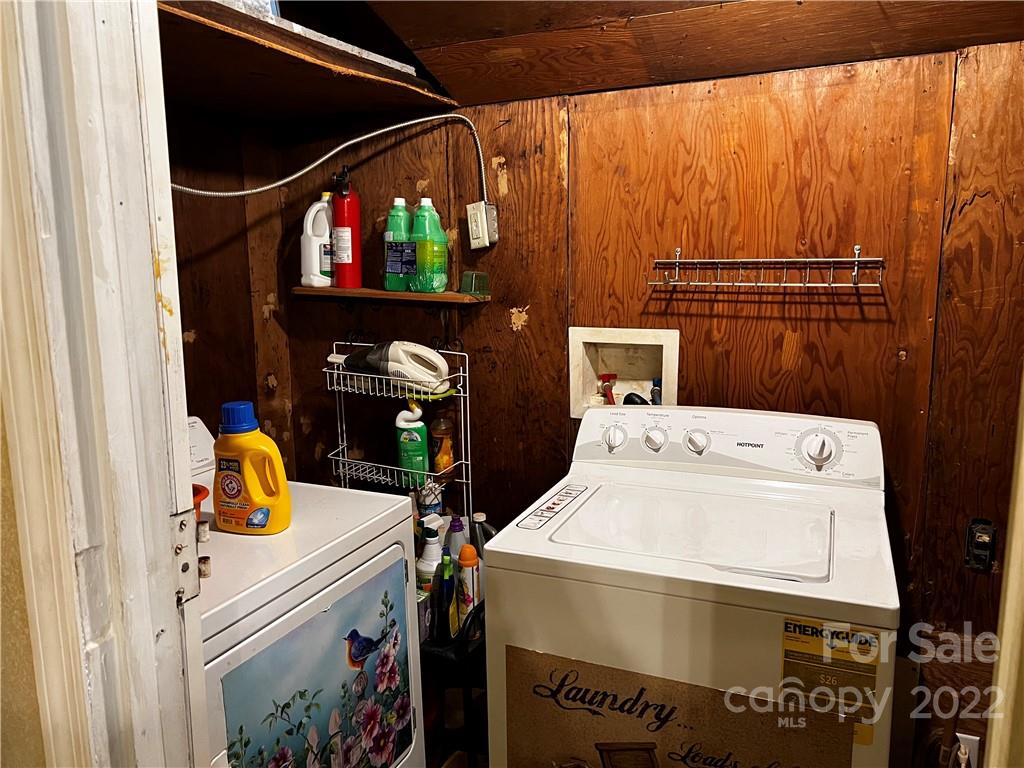 196 London Road Asheville, NC 28803 - Photo 6 of 14 a utility room with dryer and washer