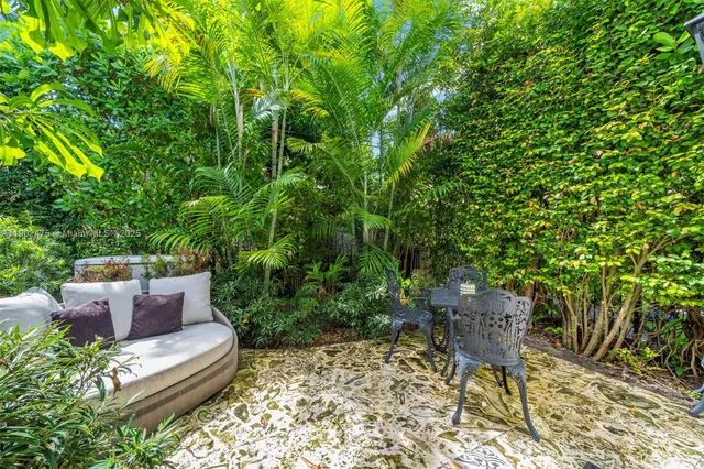 $7,500,000 | 590 Northeast 59th Street, Miami, FL 33137