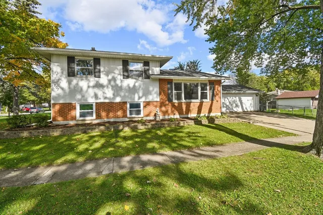 $364,900 | 207 North Idlewild Avenue, Mundelein, IL 60060